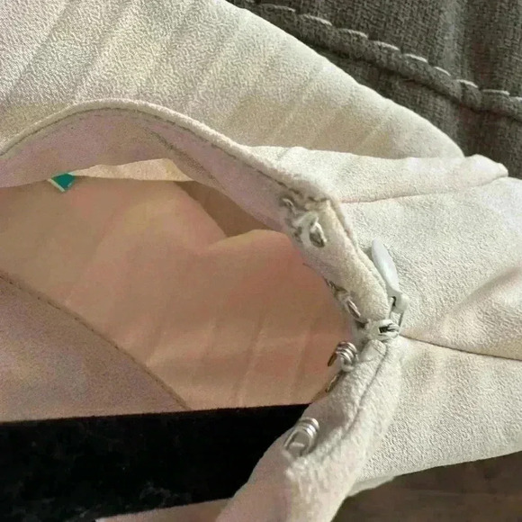 Beautiful flowy woman’s blouse - Picture 4 of 8